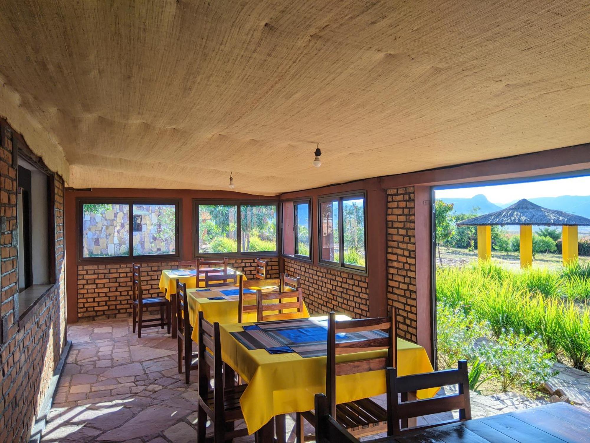 Ranohira Chambre D'Hote Ristorante Pizzeria Liberta מראה חיצוני תמונה